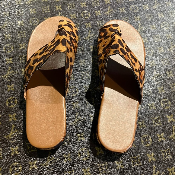 Women's Summer Fashion Beach Slippers Leather - Picture 2 of 3